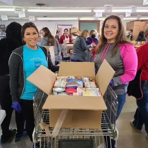 Volunteers packing food - opportunities to help